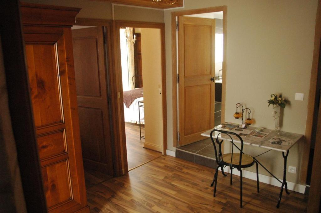 Le Puits Fortifie Salives Kamer foto